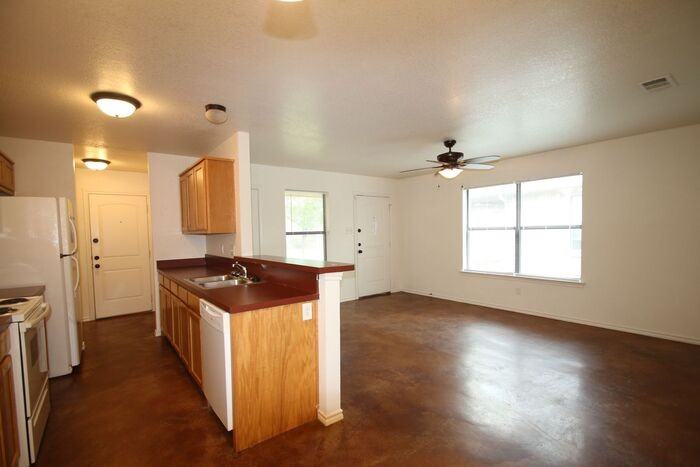 8026 W Elizabeth Ln - Photo 4 of 22