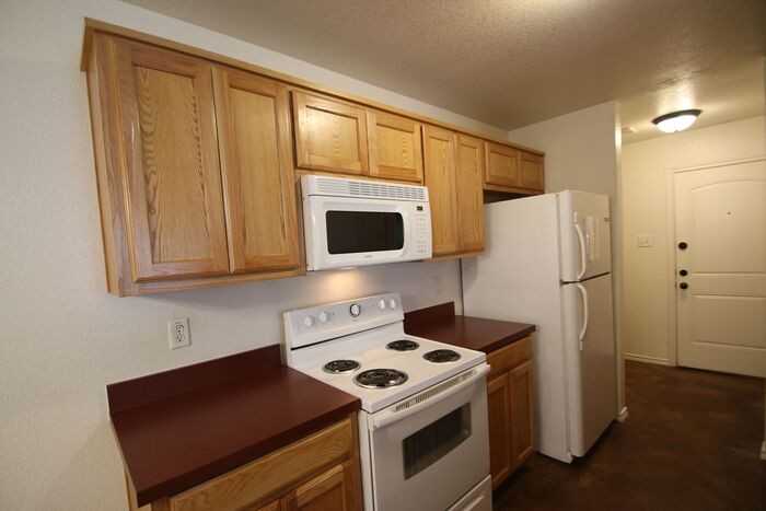 8026 W Elizabeth Ln - Photo 6 of 22