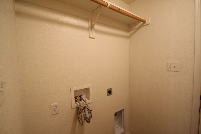 8026 W Elizabeth Ln - Photo 7 of 22