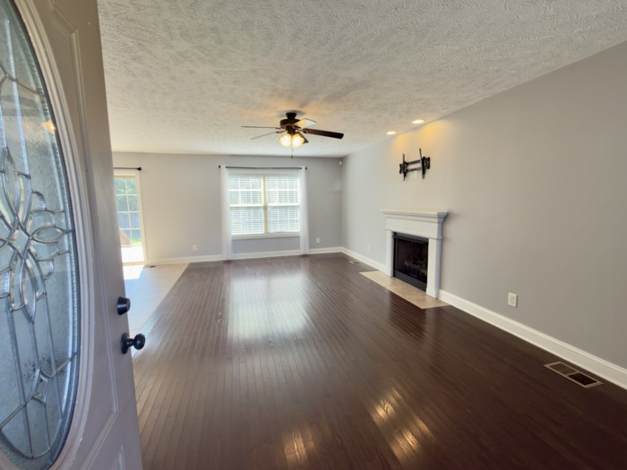 1971 General Neyland Dr - Photo 6 of 33