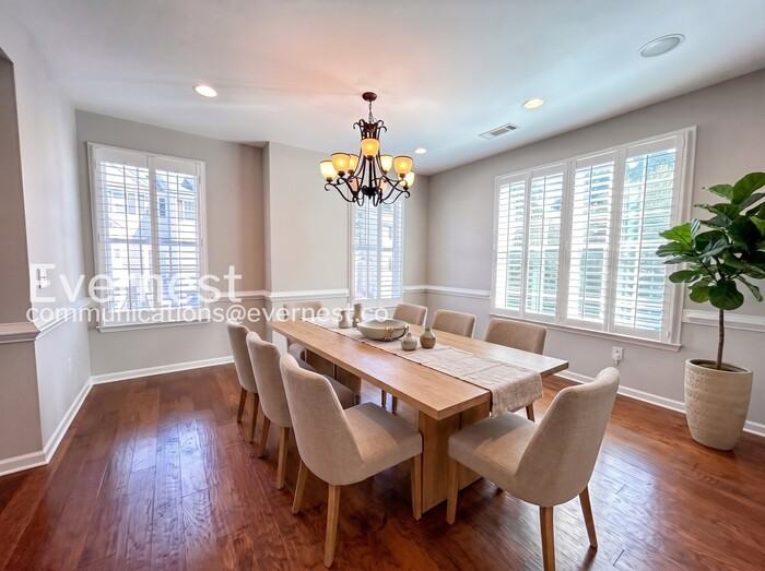 4302 Laurel Creek Ct Se - Photo 3 of 31