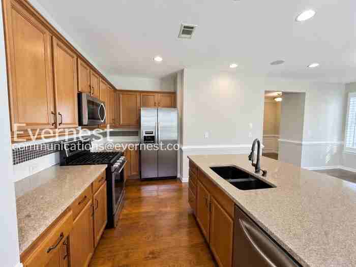 4302 Laurel Creek Ct Se - Photo 5 of 31