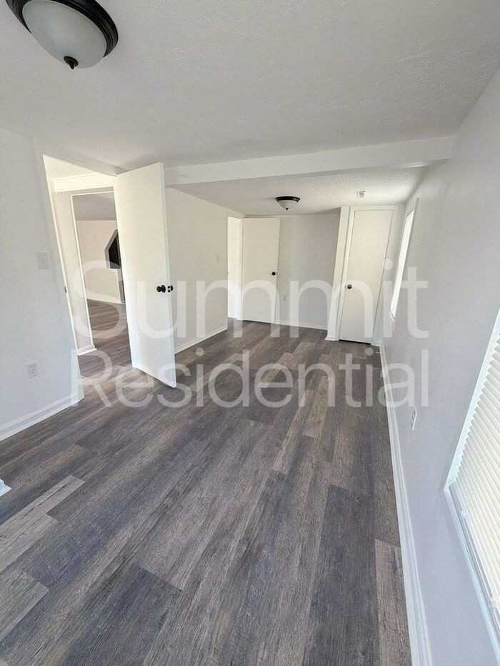 1137 Country Club Dr - Photo 3 of 15