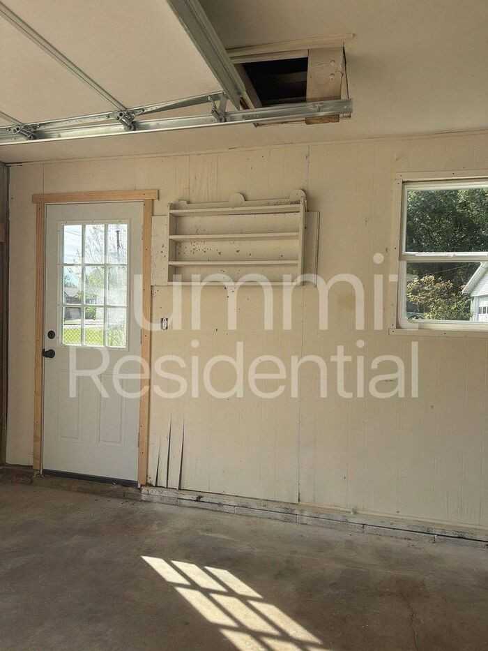 1137 Country Club Dr - Photo 6 of 15