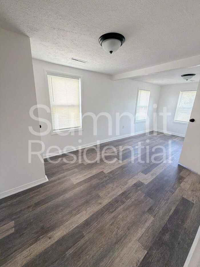 1137 Country Club Dr - Photo 7 of 15