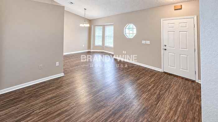 16030 Lanesboro Ct - Photo 5 of 24
