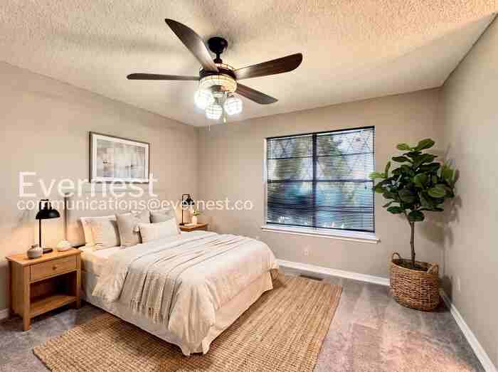 543 E F St - Photo 4 of 29