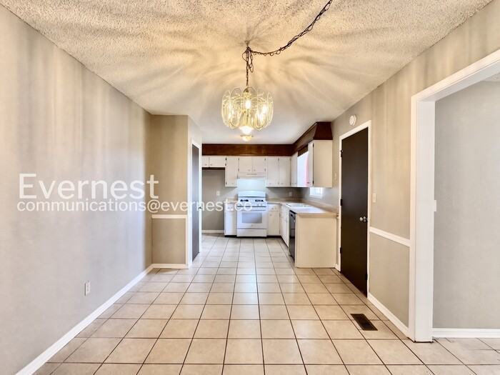 543 E F St - Photo 6 of 29