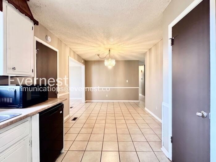 543 E F St - Photo 7 of 29