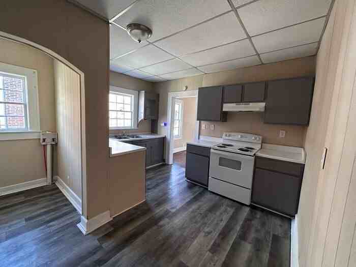 1828 Saint Charles Ct Sw - Photo 3 of 34