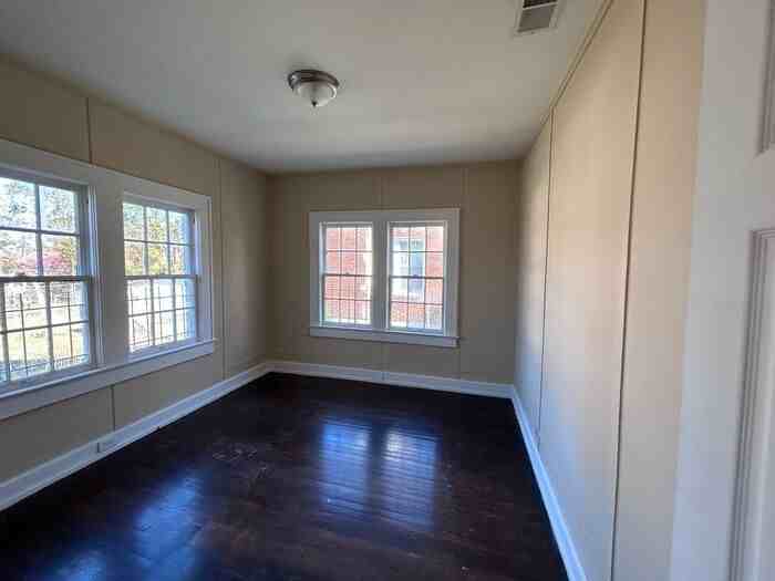 1828 Saint Charles Ct Sw - Photo 4 of 34