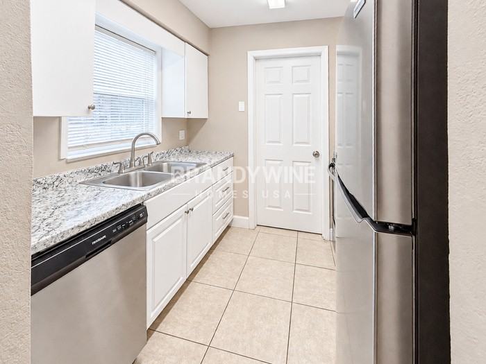11103 N 27th St - Photo 7 of 26