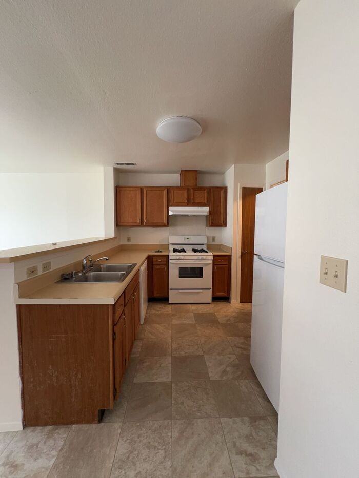 1151 Case Ct - Photo 4 of 9