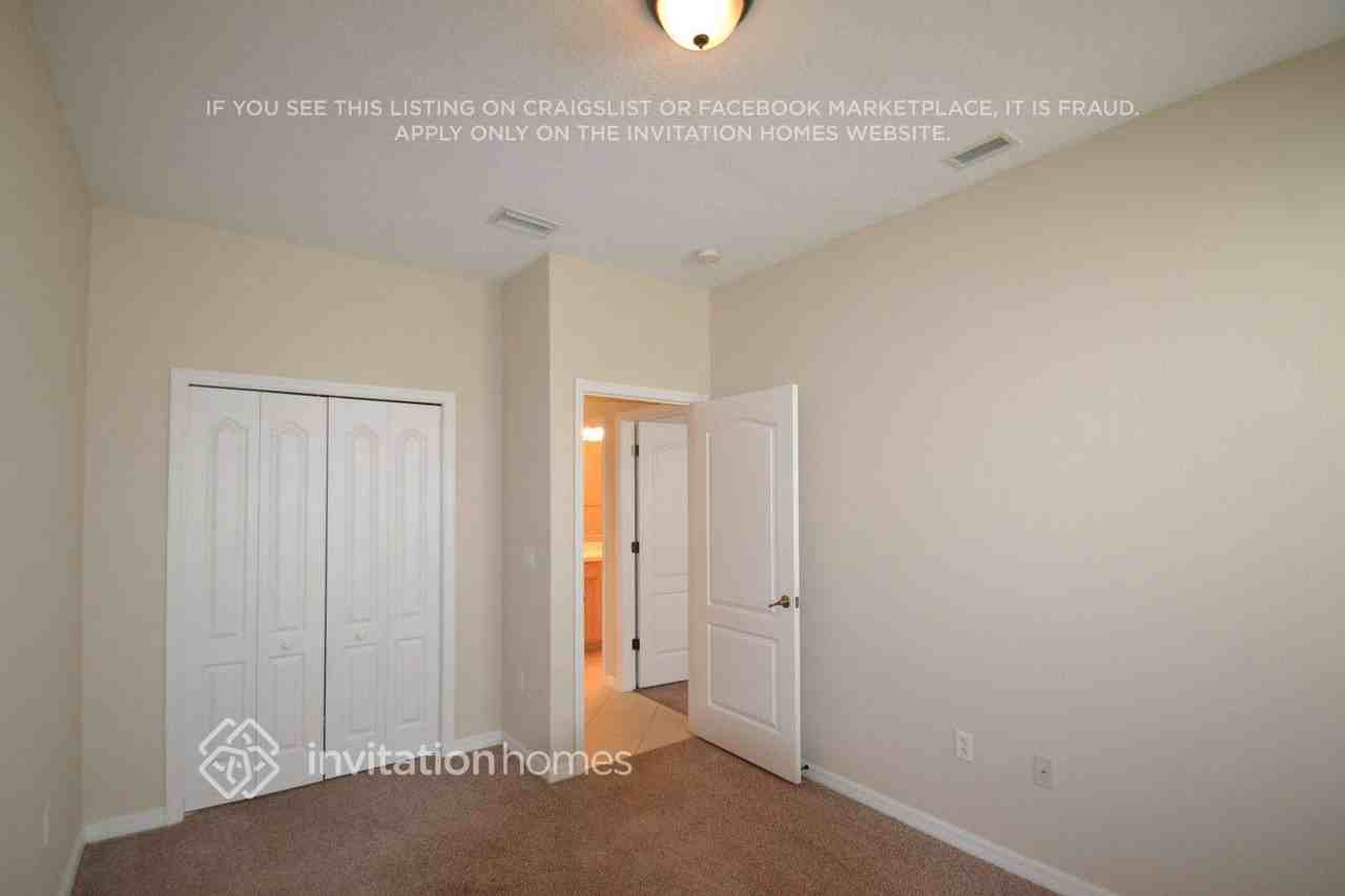 8819 Haven Harbour Way - Photo 7 of 13