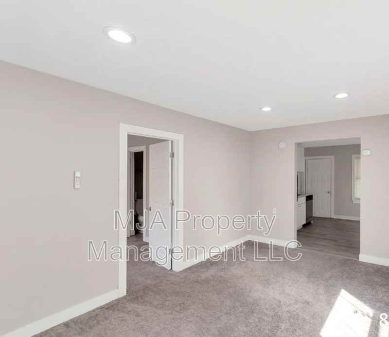 2961 Sw #4 - Photo 6 of 9