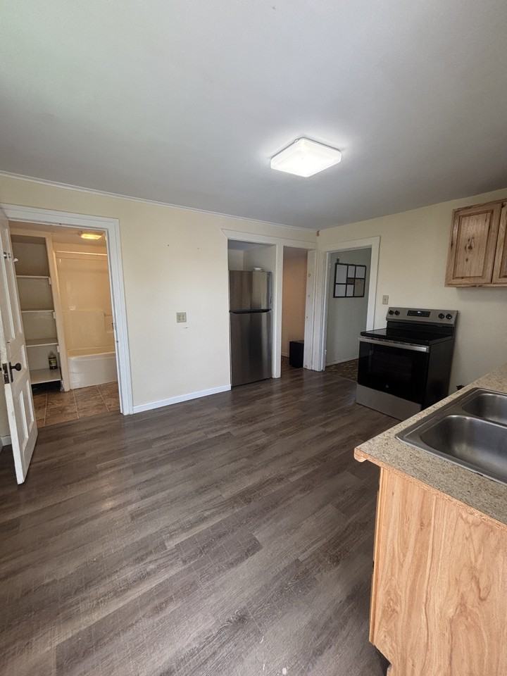 1006 E Sharon Ave - Photo 2 of 25
