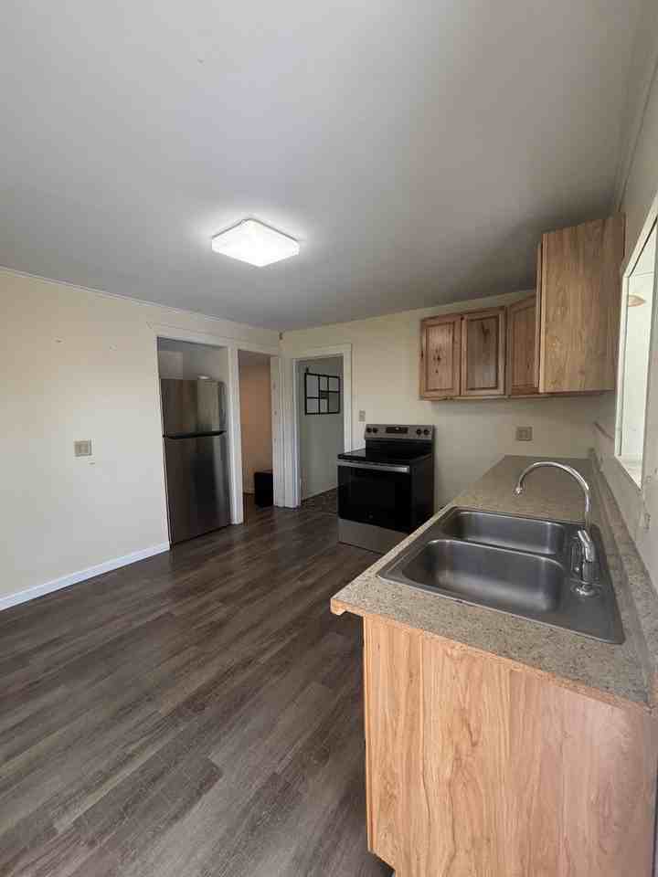 1006 E Sharon Ave - Photo 3 of 25