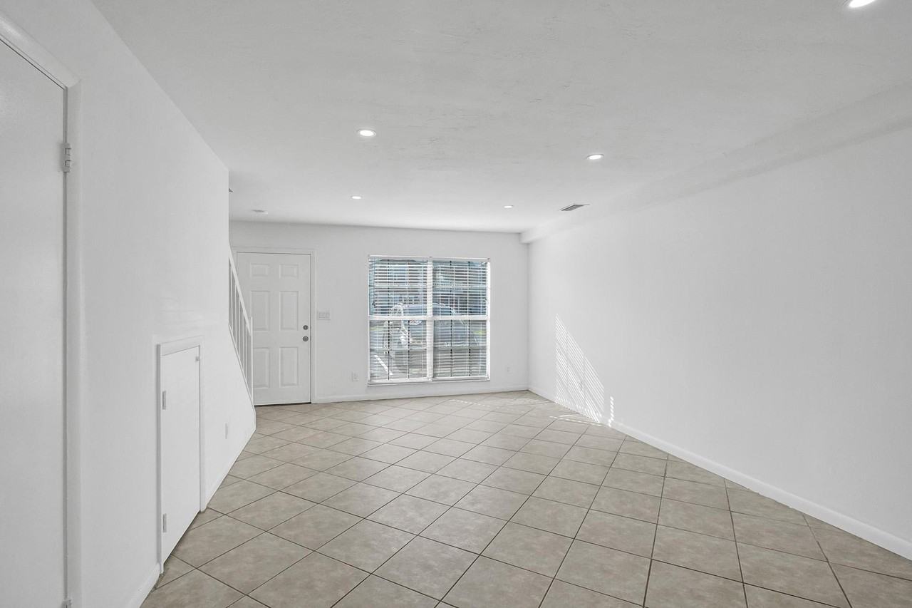 2884 Cambridge Ln - Photo 6 of 15
