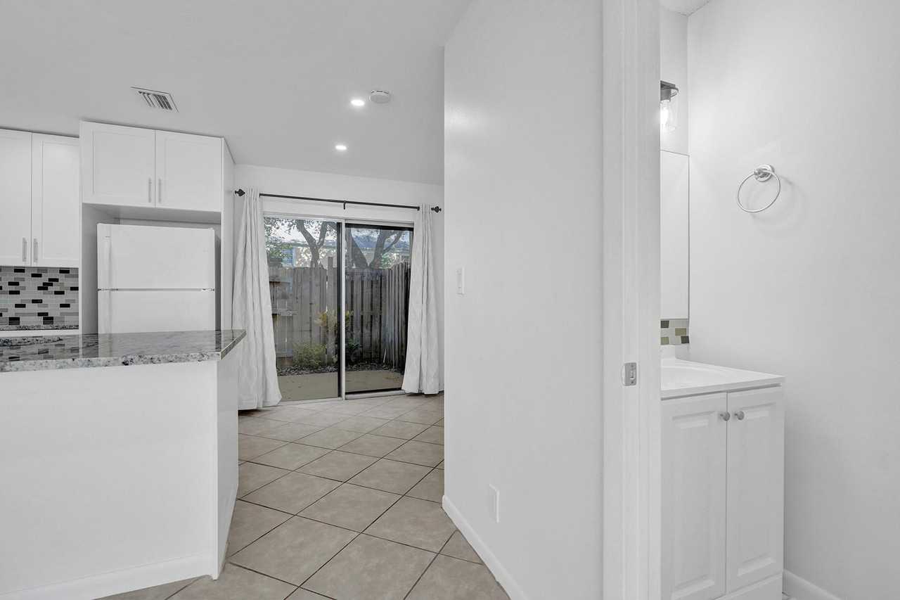 2884 Cambridge Ln - Photo 7 of 15