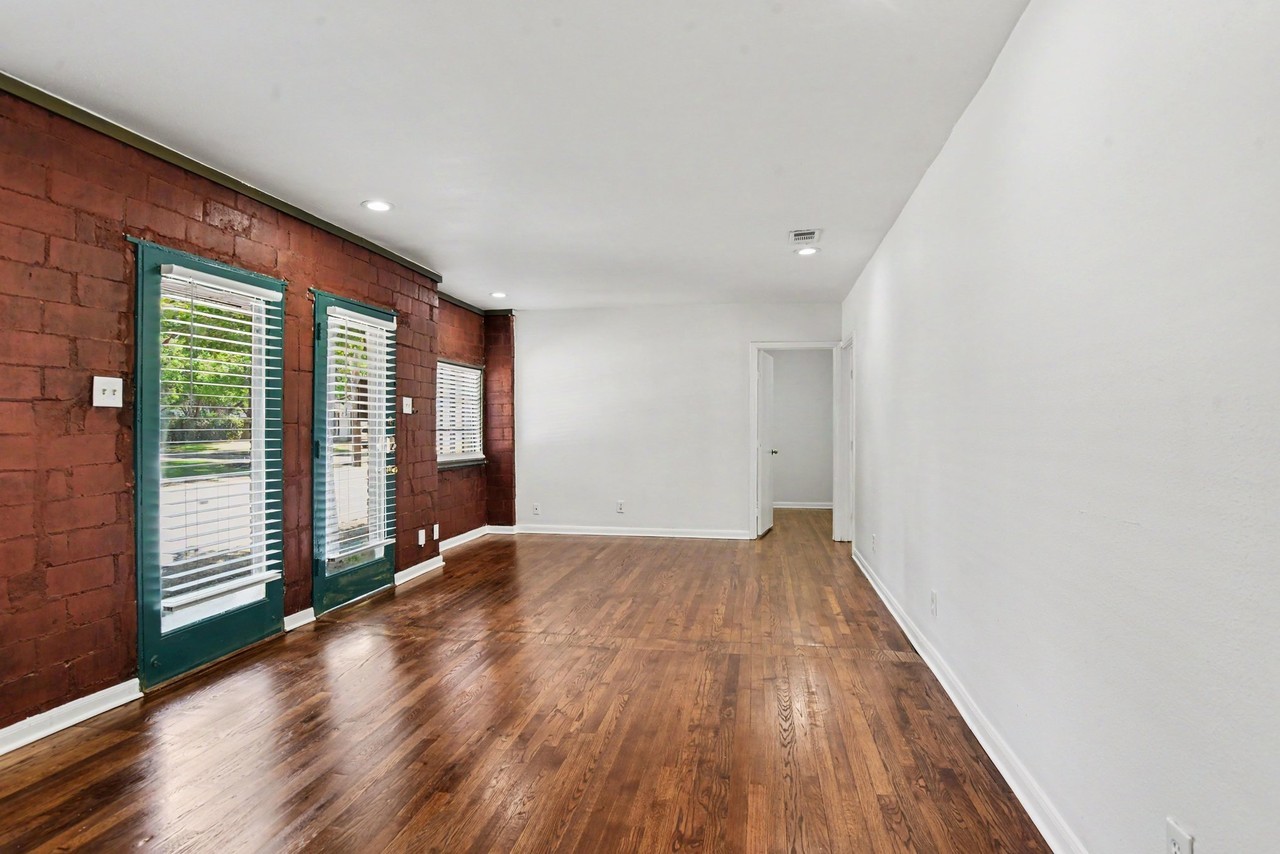 405 N Prairie Ave - Photo 2 of 12