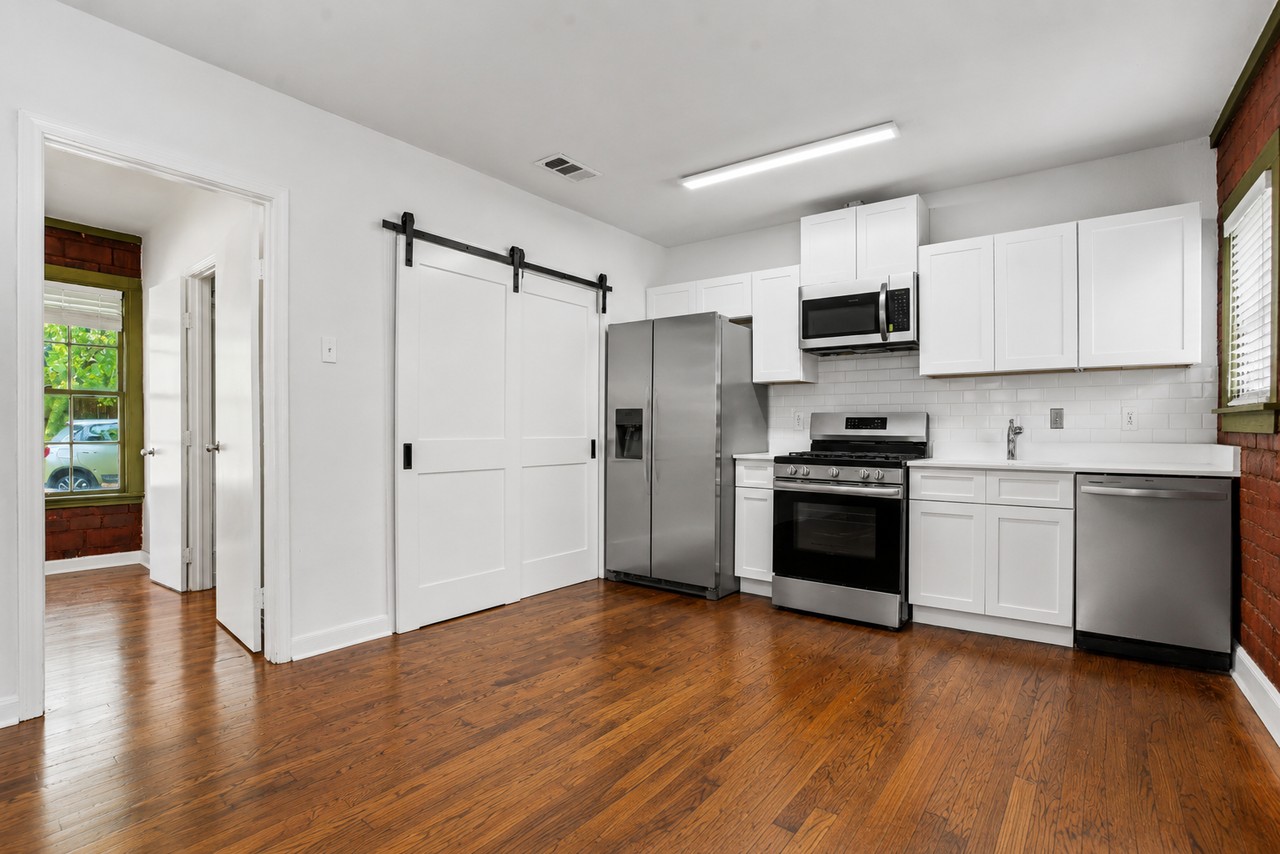 405 N Prairie Ave - Photo 3 of 12