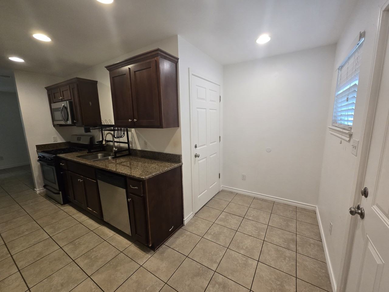 1703 E 16th St #B - Photo 4 of 13