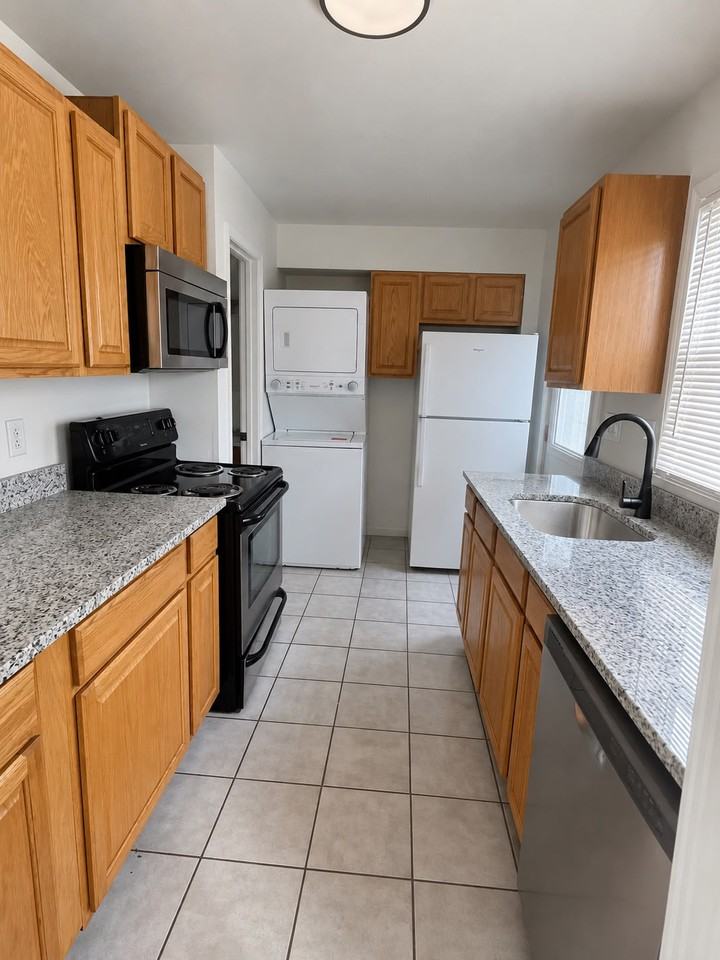 430 W Hill St - Photo 3 of 15