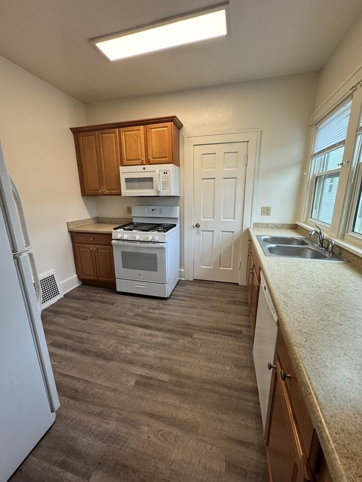 225 Church St - Photo 2 of 17