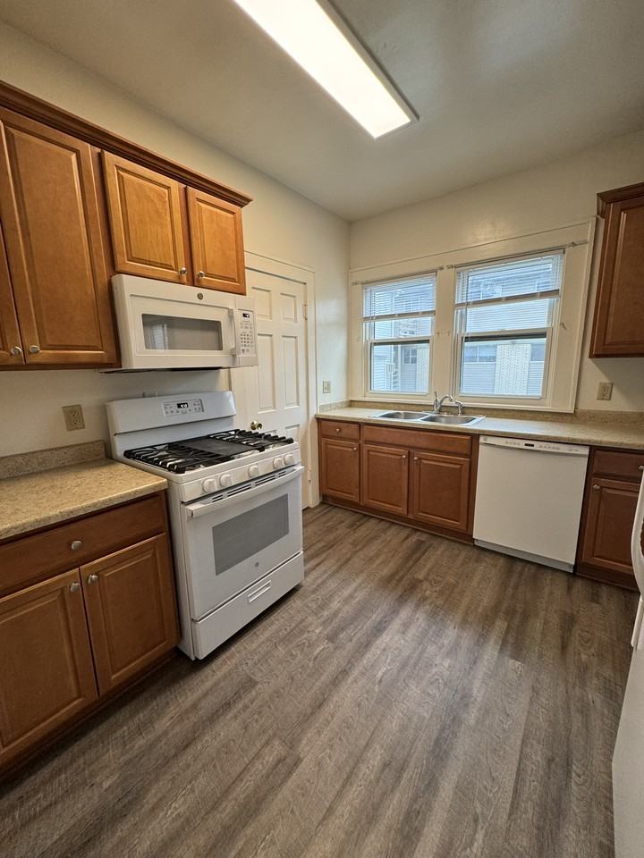 225 Church St - Photo 7 of 17