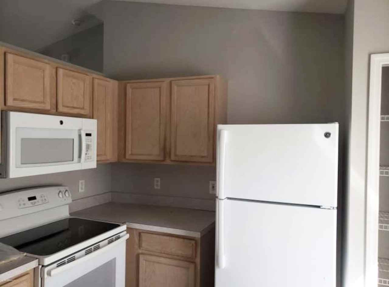 26 Lansing Ln - Photo 3 of 9