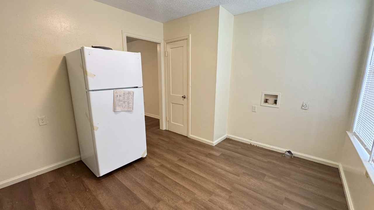 711 Plum St #B - Photo 6 of 14