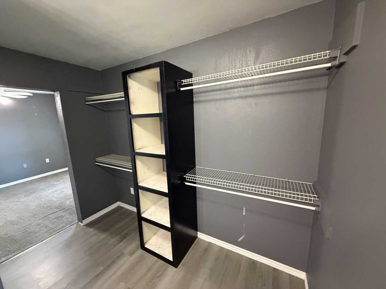 305 W Lindburg St - Photo 6 of 17