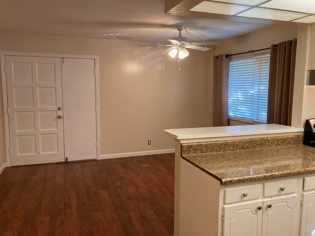 315 N Lake Dr #15 - Photo 4 of 10