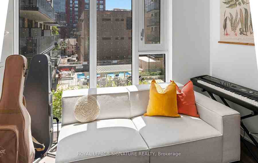 543 Richmond St W - Photo 3 of 20
