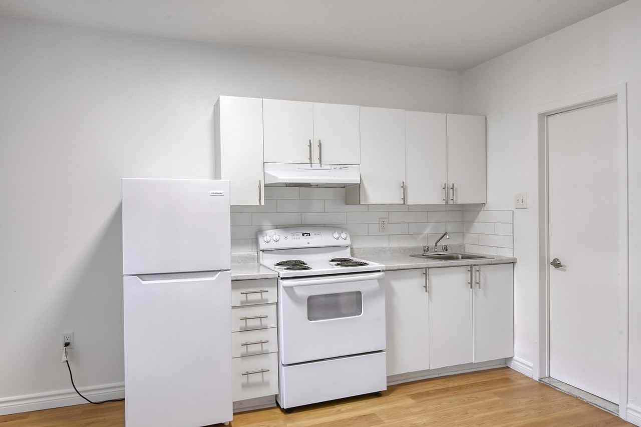 539 Prince-Arthur west - Photo 2 of 50