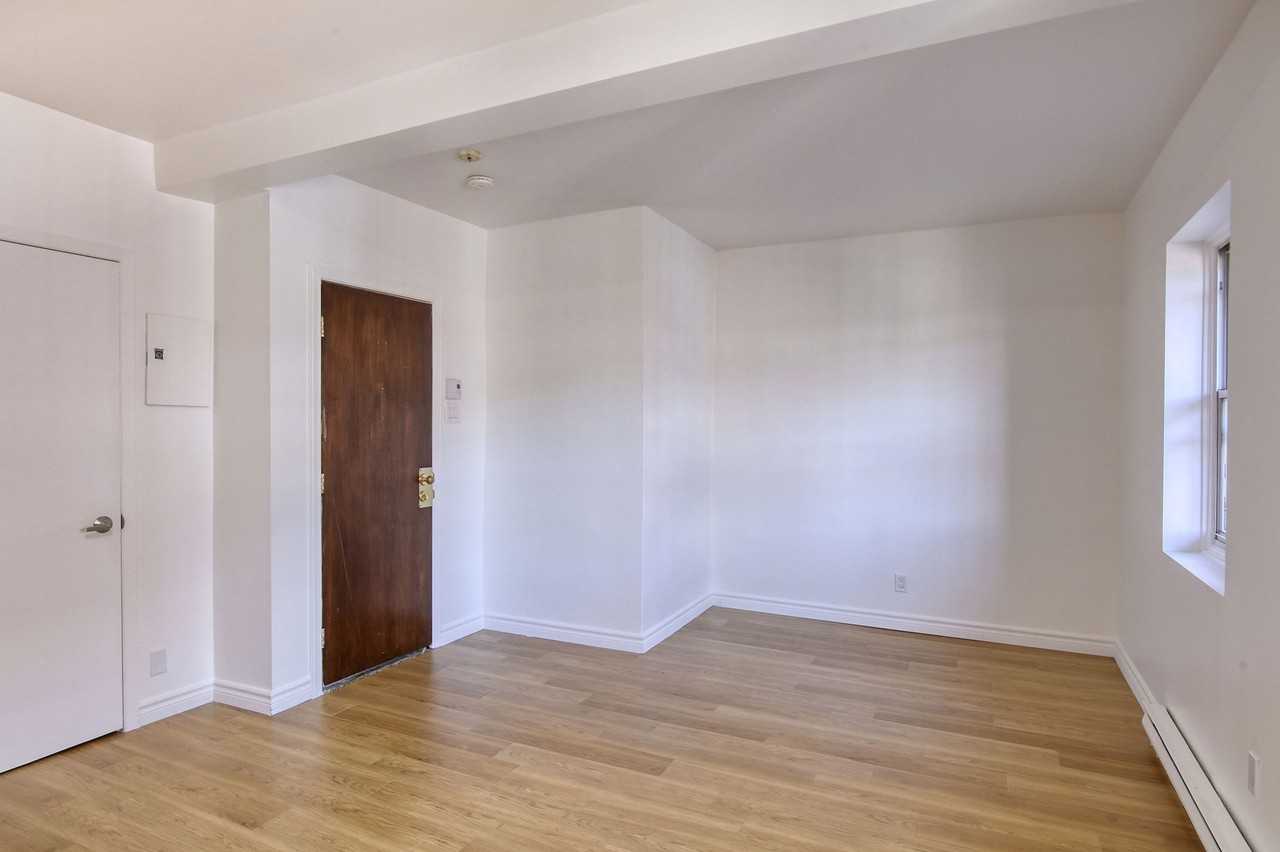 539 Prince-Arthur west - Photo 4 of 50
