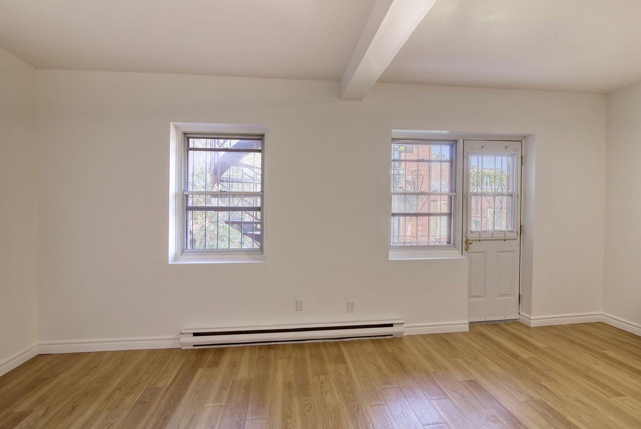 539 Prince-Arthur west - Photo 5 of 50