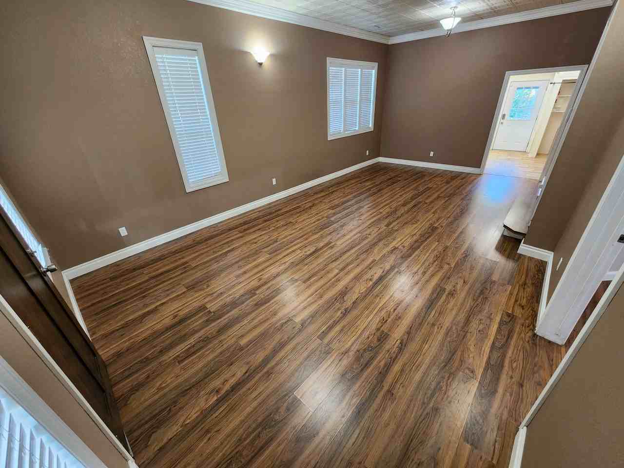 720 E 9th St #1 - Photo 4 of 17