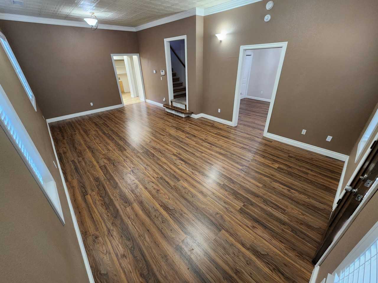 720 E 9th St #1 - Photo 5 of 17