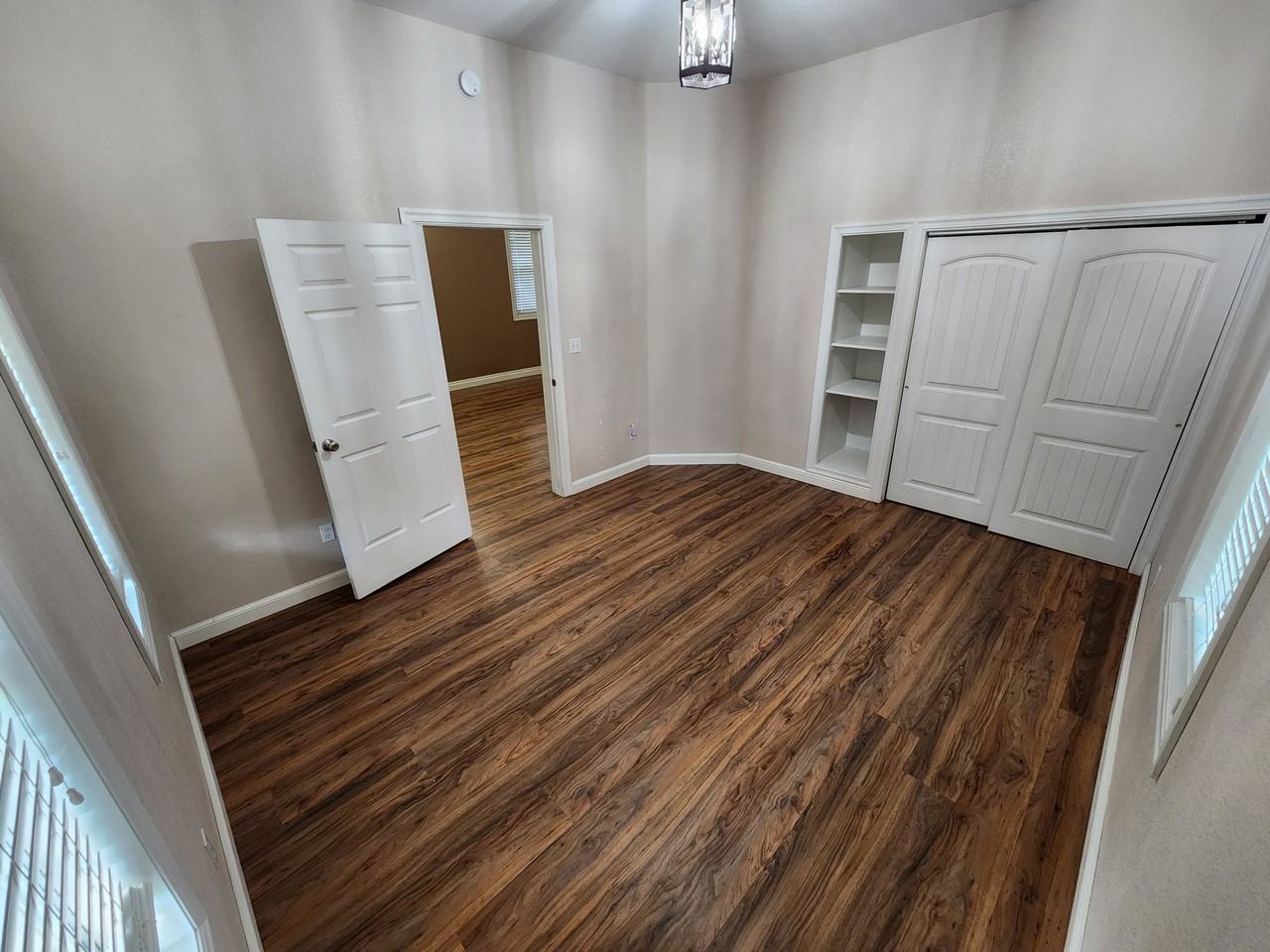 720 E 9th St #1 - Photo 6 of 17