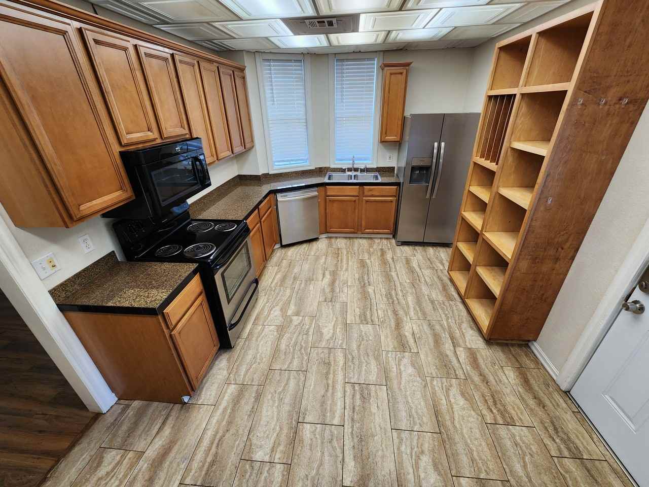 720 E 9th St #1 - Photo 7 of 17