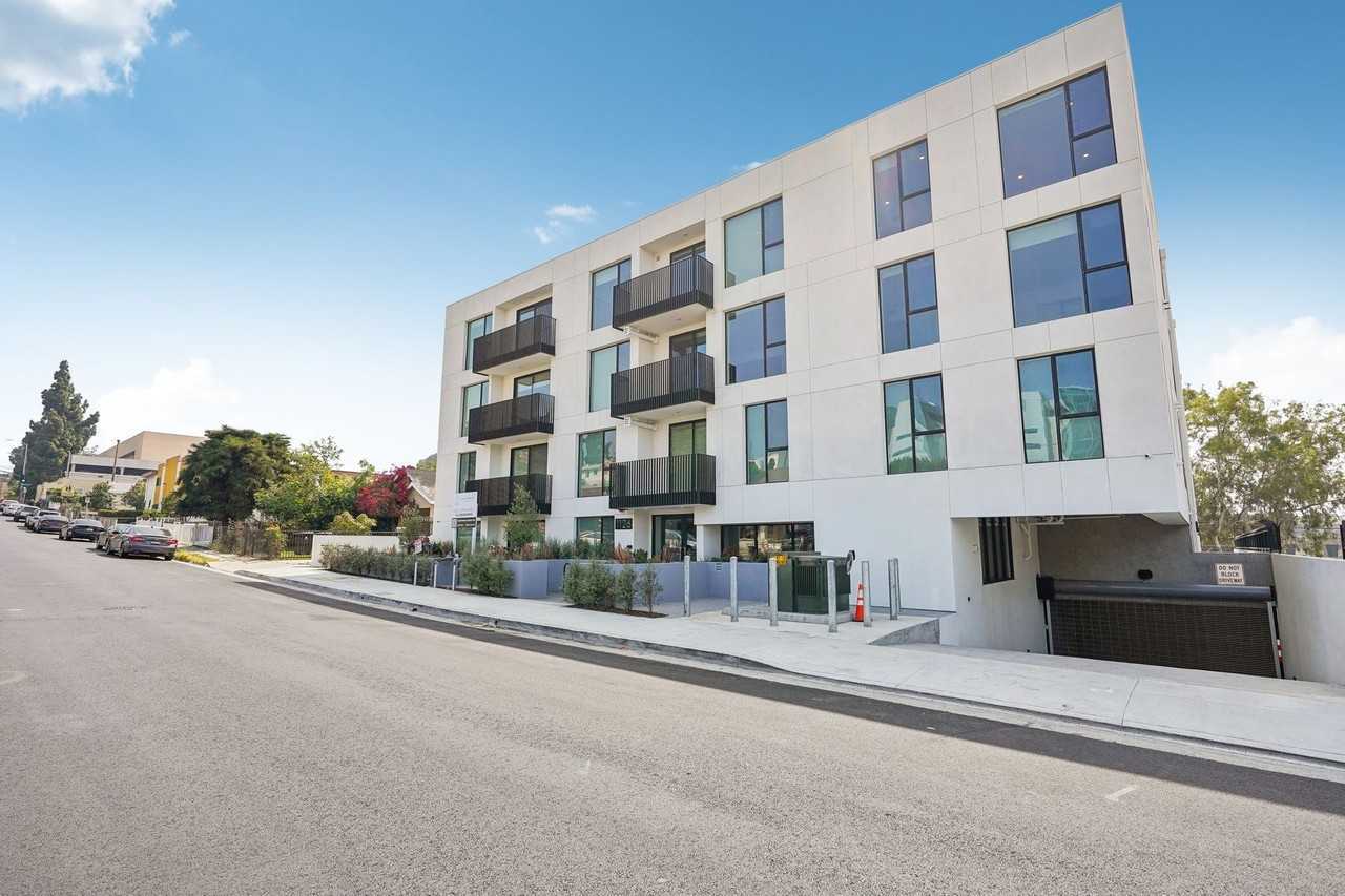 New Luxury Modern 1 & 2 Bedroom Apartments - Photo 6 of 38