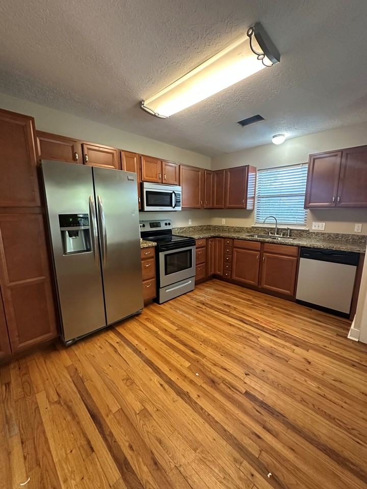 1700 Franklin St #1 - Photo 2 of 10