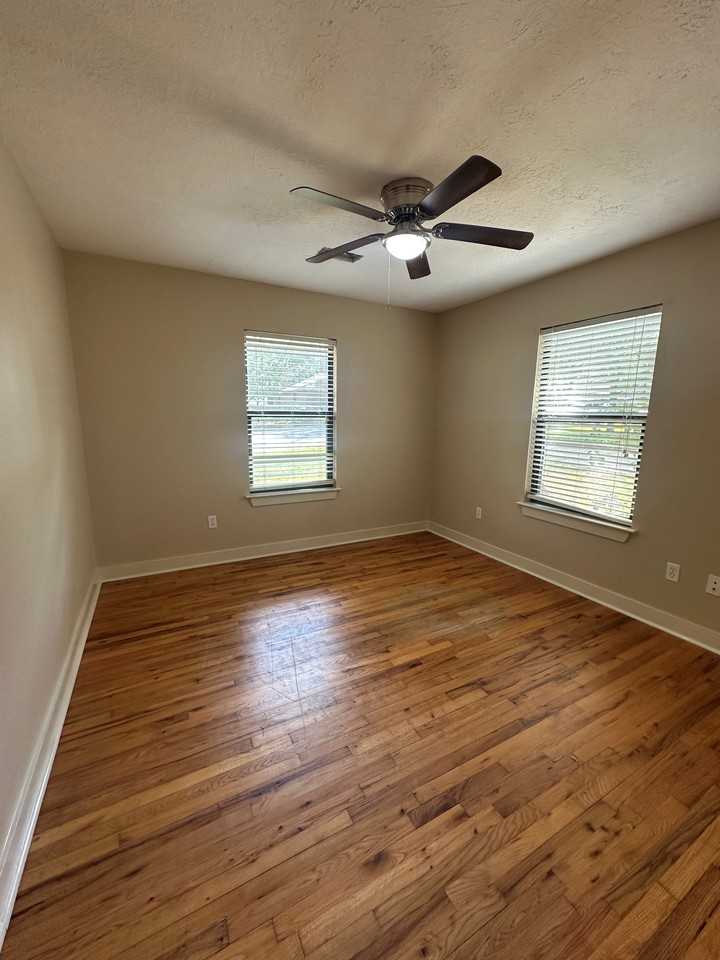 1700 Franklin St #1 - Photo 4 of 10