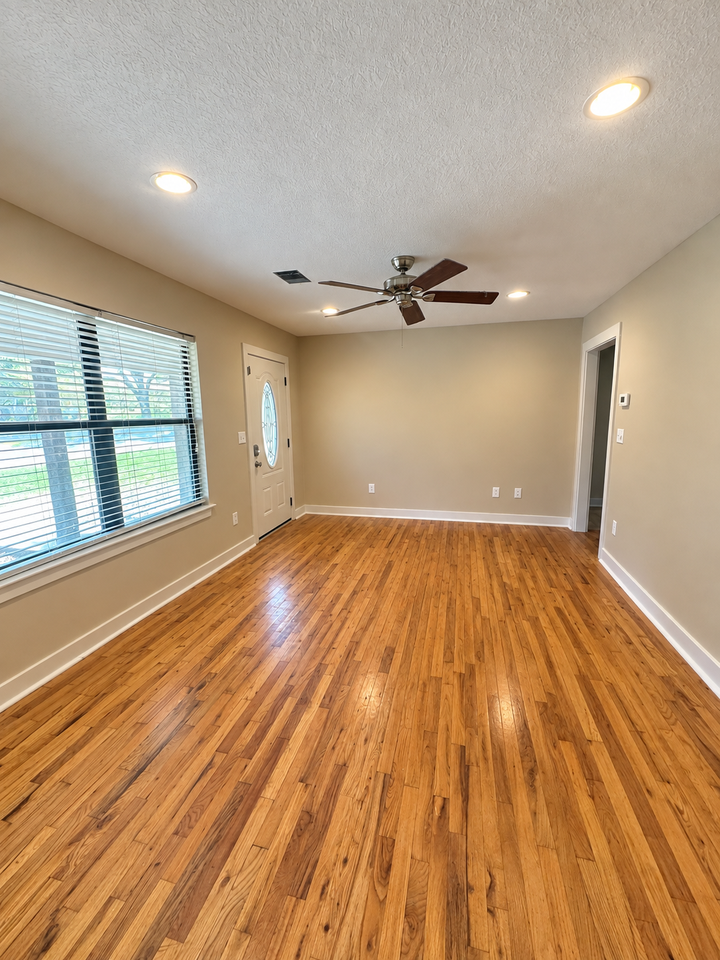 1700 Franklin St #1 - Photo 5 of 10