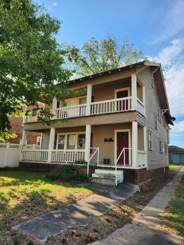 827 E Main St #1