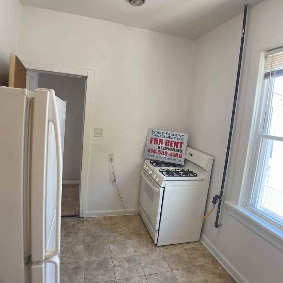 1000 W North Ave #B - Photo 2 of 11