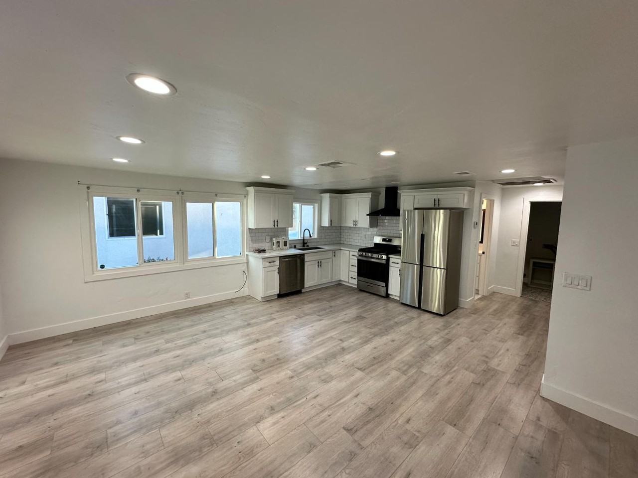5237 9th Ave - Photo 4 of 10