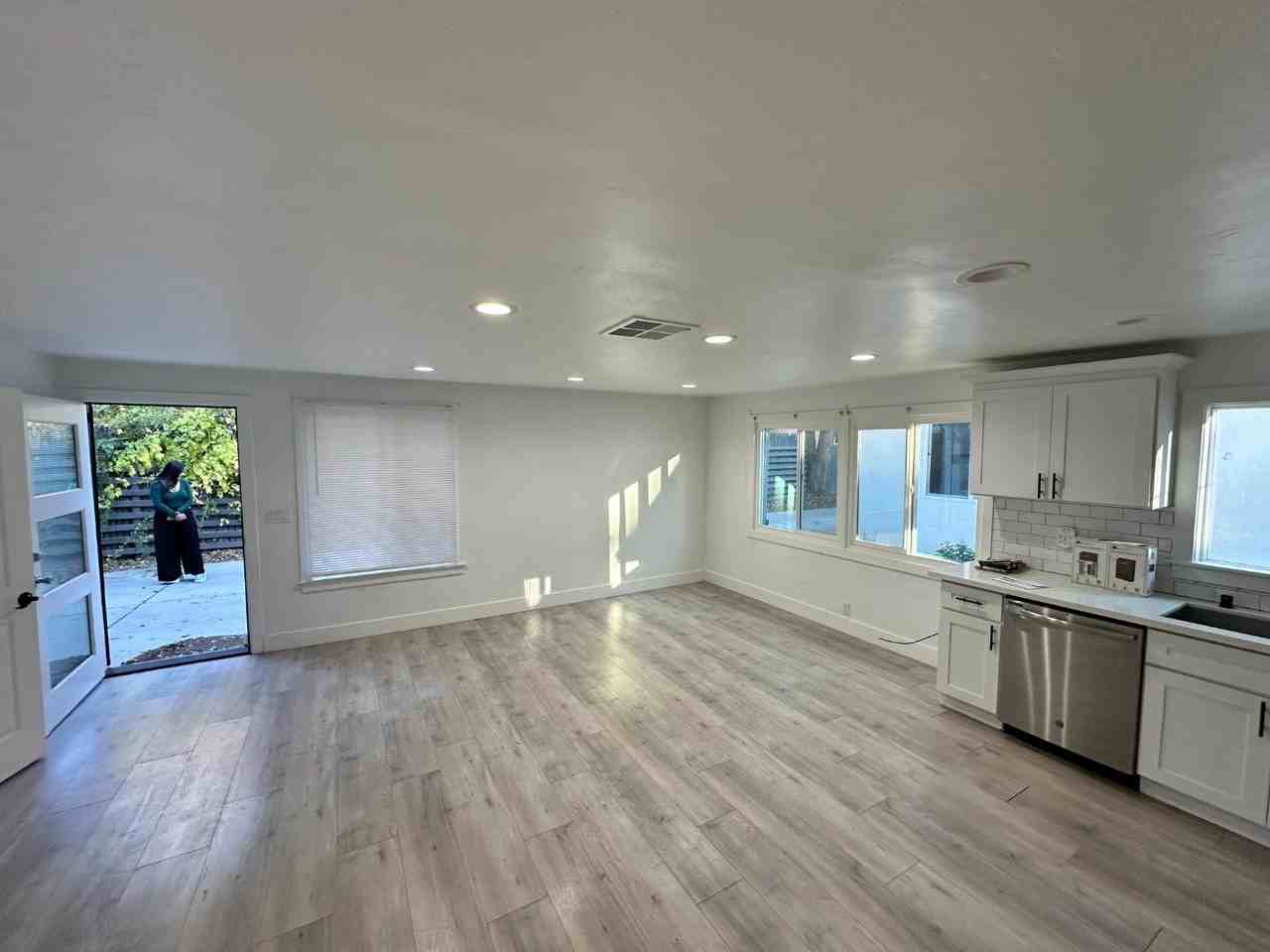 5237 9th Ave - Photo 5 of 10