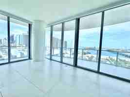 featured image of NE 15th St & Biscayne Blvd